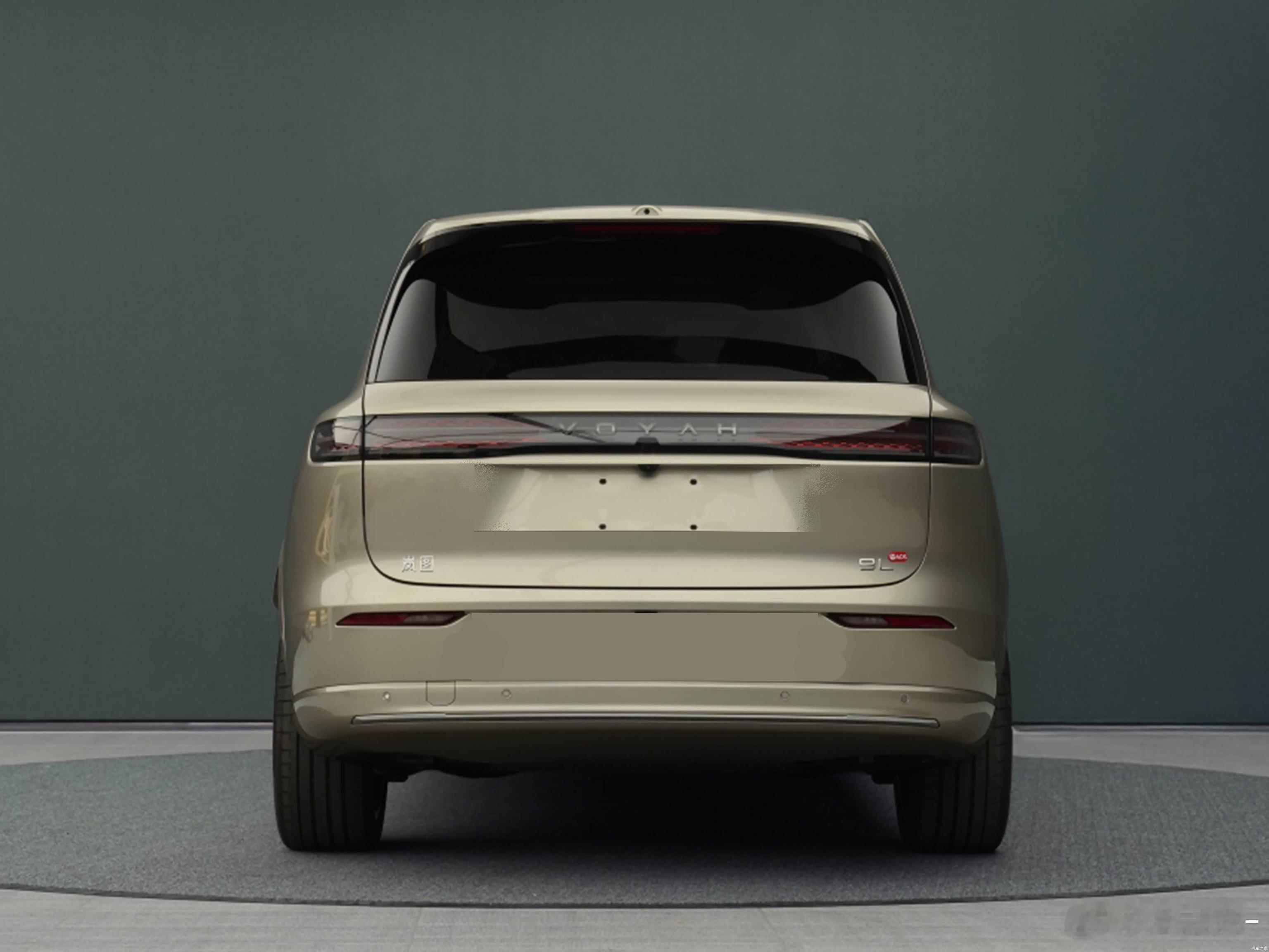 岚图泰山，上牌照框(图1)与下牌照框(图2)，那个更漂亮？