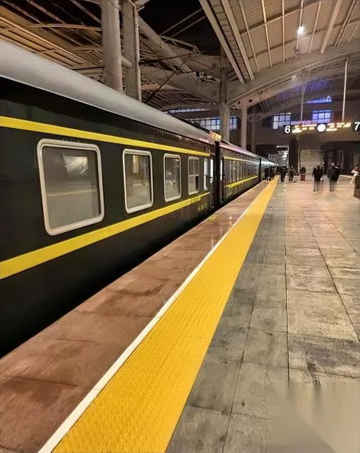 今年春节我居然选了绿皮车不是没钱是突然算明白了一笔账高铁4个半小时4