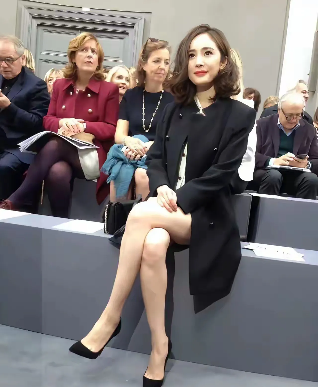 大家快仔细看一下，这就是让外国美女都自愧不如的气质女神。真的是太有气质...