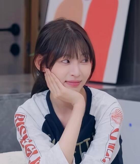 痞幼是不是男嘉宾她一个都不感冒，发型都不咋弄了​​​