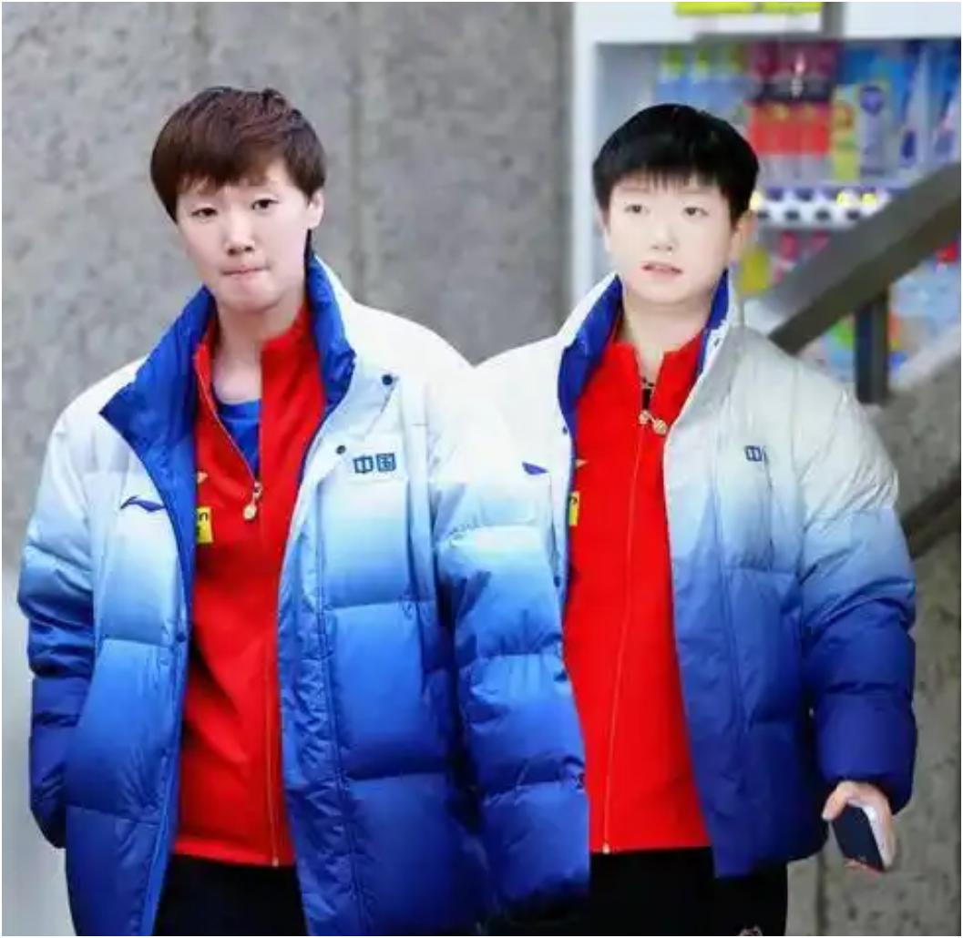 2025年孙颖莎与王曼昱交手6次，3胜3负。1、亚洲杯决赛，孙颖莎0-4王曼昱。