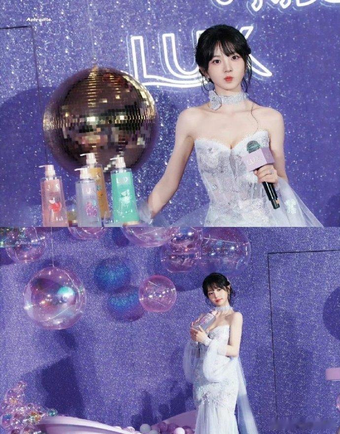 田曦薇的绑带设计，简直是神来之笔！巧妙构思，尽显独特魅力，让人不禁感叹，给田曦薇