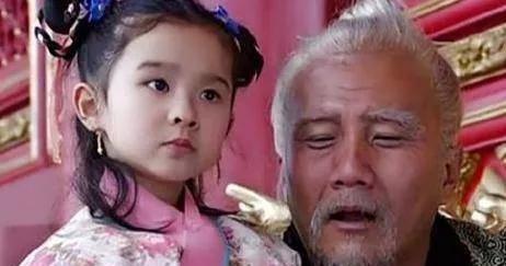 1398年，71岁的朱元璋临终之际，看着眼前玩耍的小女孩儿，悲伤说道，“她才4岁
