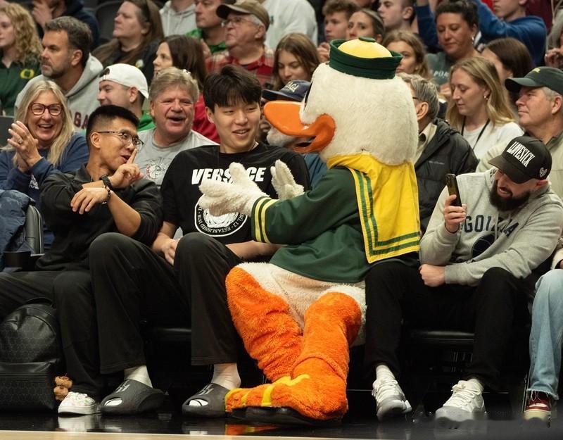 这赛季的CBA真是让人热血沸腾！年轻球员们敢打敢拼，“越挫越冲”的劲儿太让人惊喜