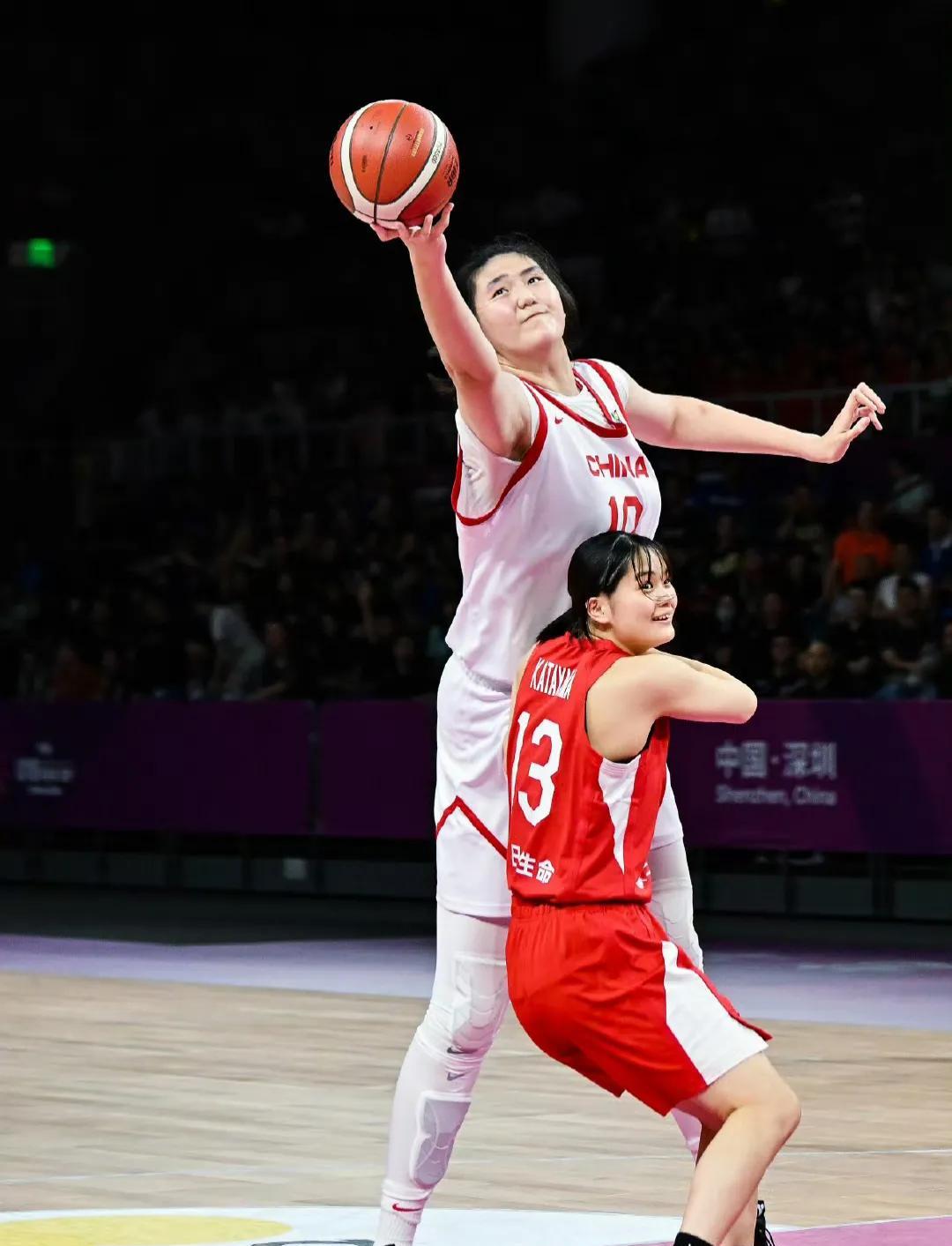 【17岁2米26！中国女篮迎来