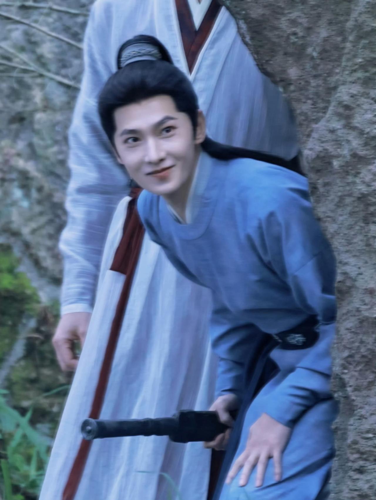 杨洋为什么每次路透都很帅，但是每次剧都火不起来啊，这次《雨霖铃》播得也不理想。