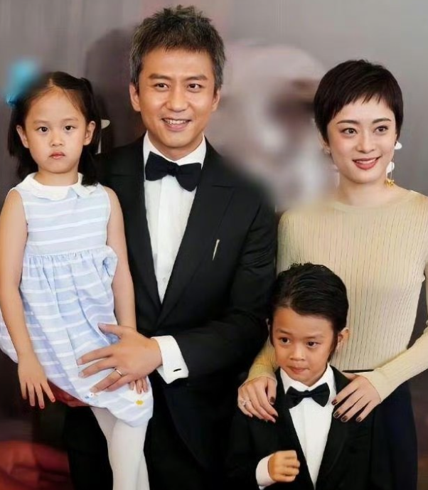 邓超给孙俪的祝福居然是一句：“带三个辛苦了”，直接冲上热搜网友秒懂，他把自己
