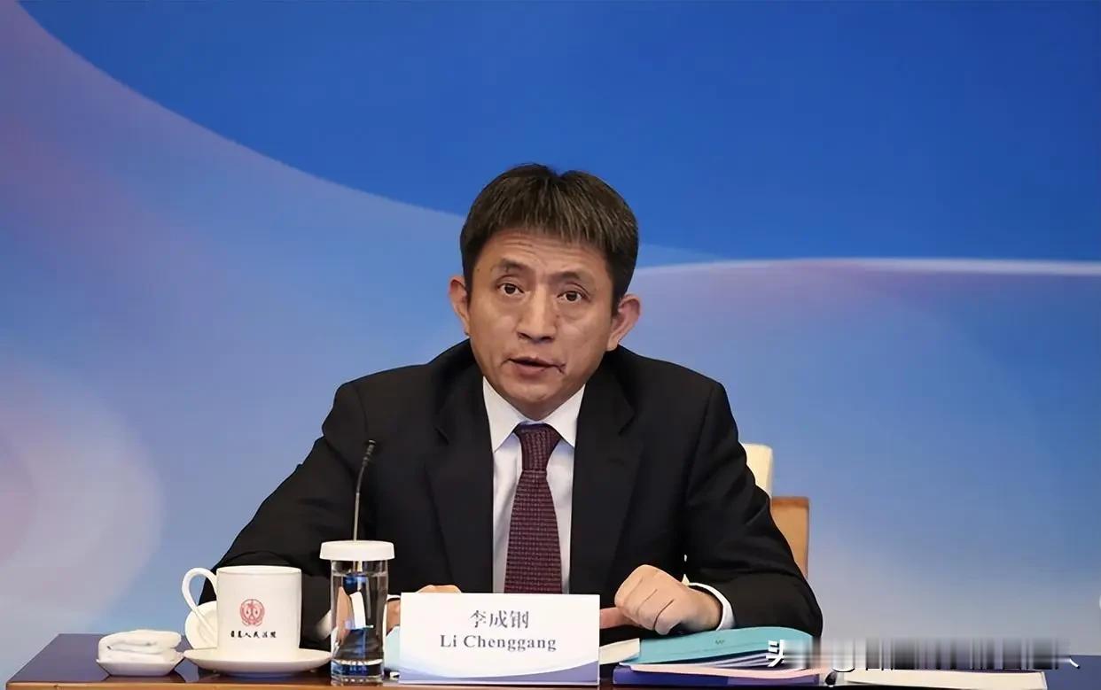 李成钢被“免职”，恰恰是他要对美国“动真格”的信号！很多人以为，这次人事调整是常
