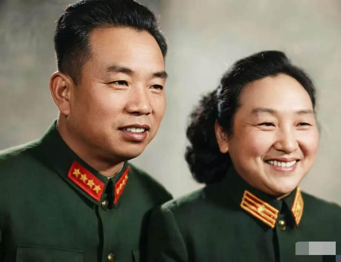 灰墙还在，将军早走，房子为啥没人敢拆？北京玉渊潭边上那排灰瓦平房，墙皮掉了半