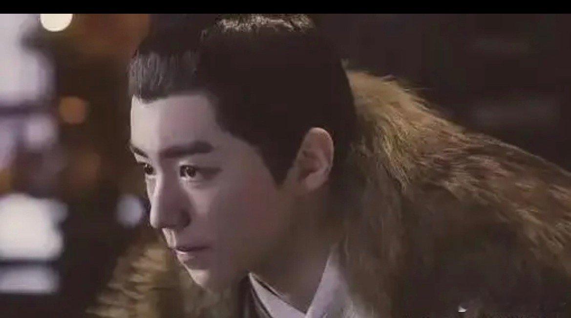 王俊凯没有刘海正脸很奇怪，是因为他眉骨太平吗