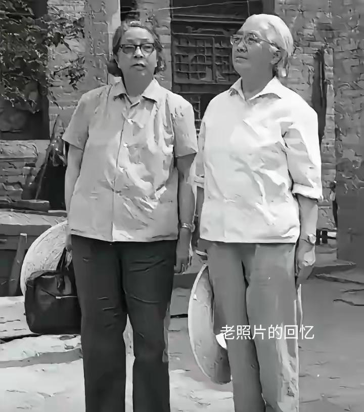 珍贵的一张照片。分享一张80年代的老照片，彭德怀夫人浦安修和左权夫人刘志兰的一