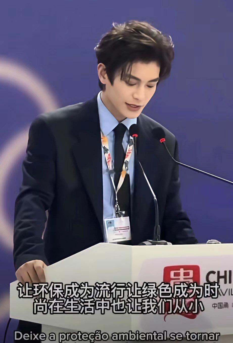 下好了，不仅其他在红毯争奇斗艳的明星惊呆了，全网的粉丝也惊呆了。丁禹兮竟然没在荧