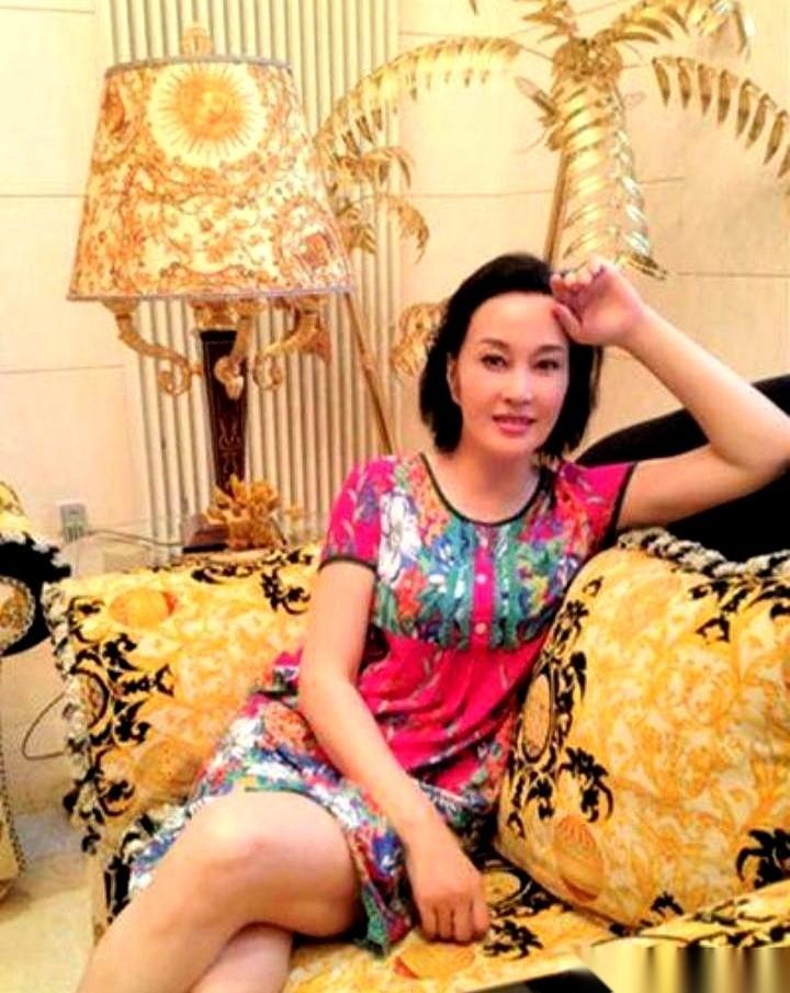 吃了一辈子软饭，最后却把自己逼上了绝路，是什么体验？我邻居那个给富婆当了15年