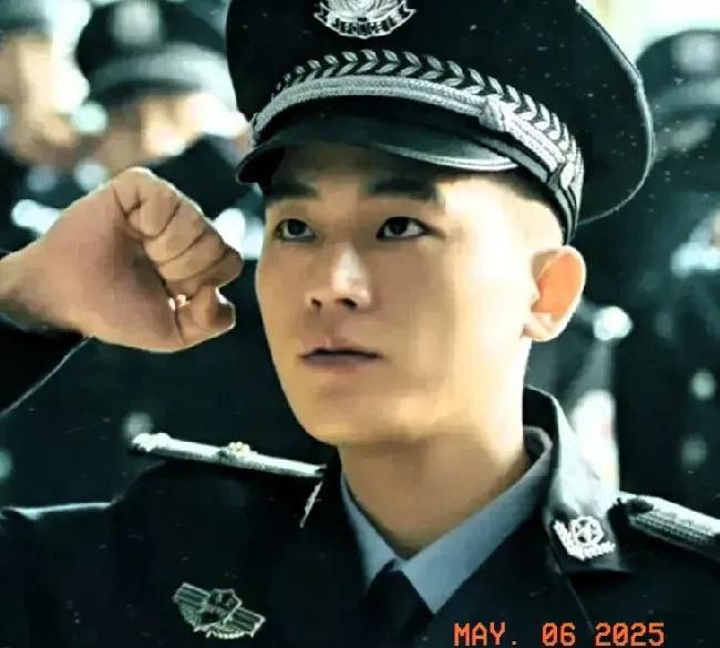 《刑警的日子》开播了，看了4集，这部剧是由何冰、欧豪、张佳宁主演的，左小青、刘佩