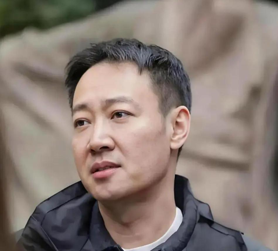 辛柏青已经很难再结婚了。原因很简单，不是因为他年纪轻轻丧偶。也不是因为他长的不够