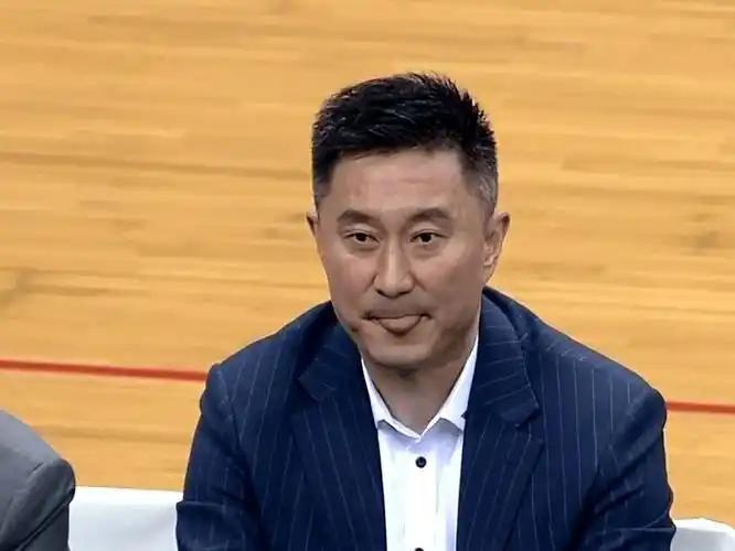 有人讲杜锋当年下课，居然是因为四次击败日本队的缘故。我起初还以为是网友输急了眼瞎