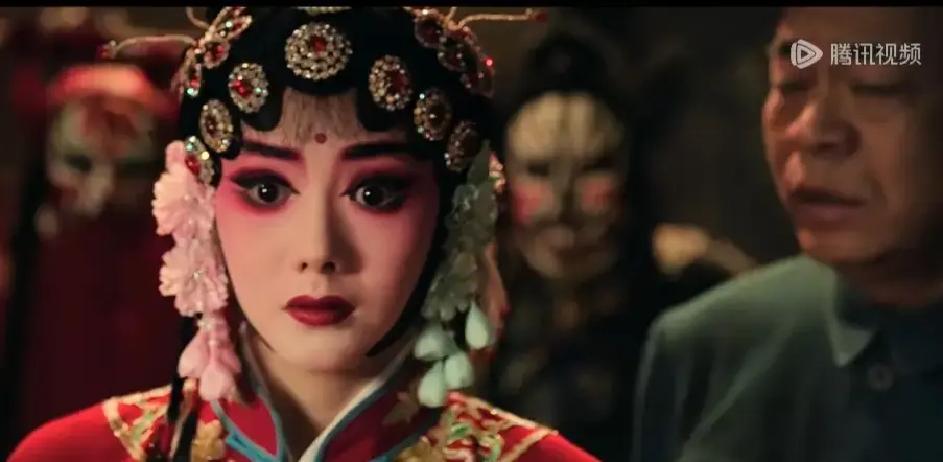 《主角》成就易青娥的最后一个人，居然是编剧秦八娃，也是文化站站长，他威胁朱继儒，