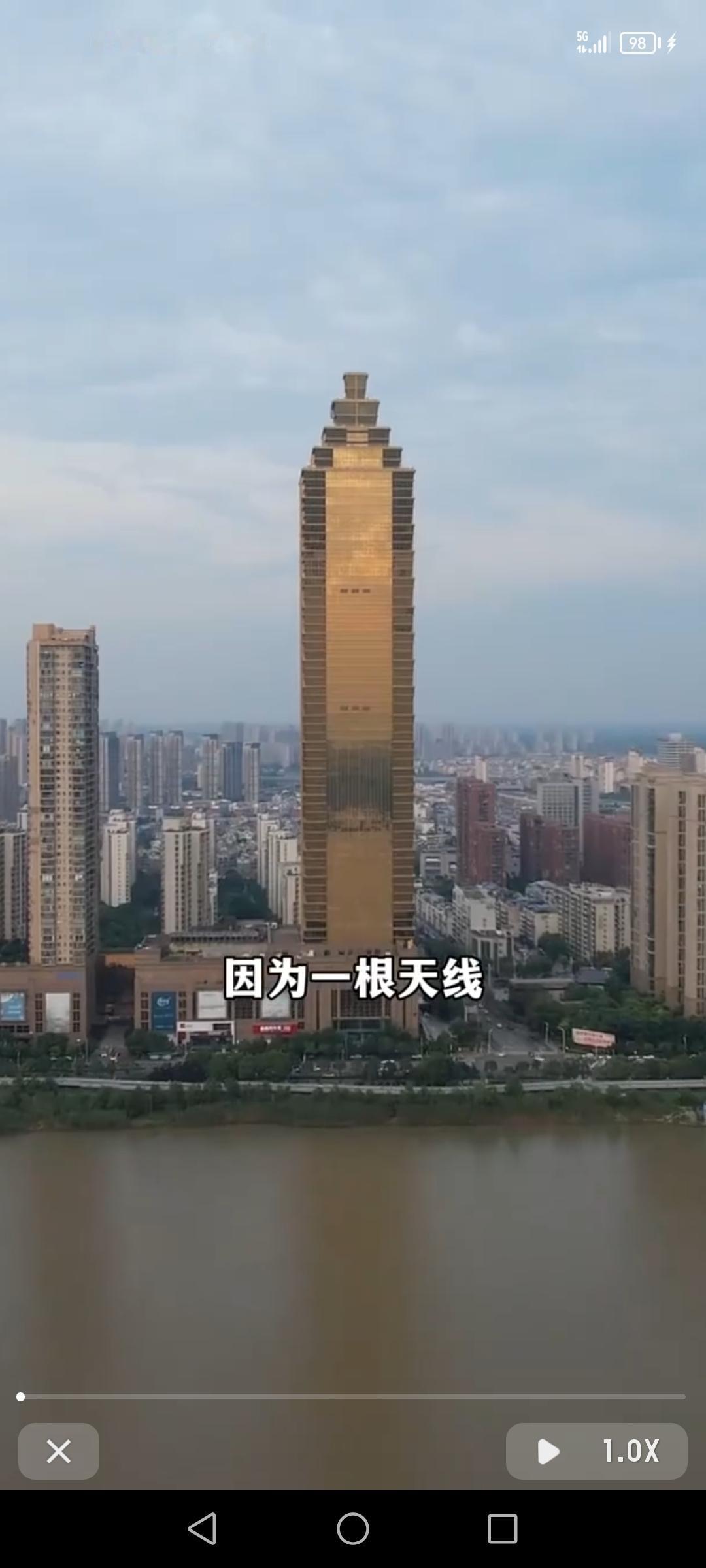 芜湖江畔的金鹰世界中心，本有望成为安徽第一高楼，可惜错失了这个头衔。在安徽高楼排