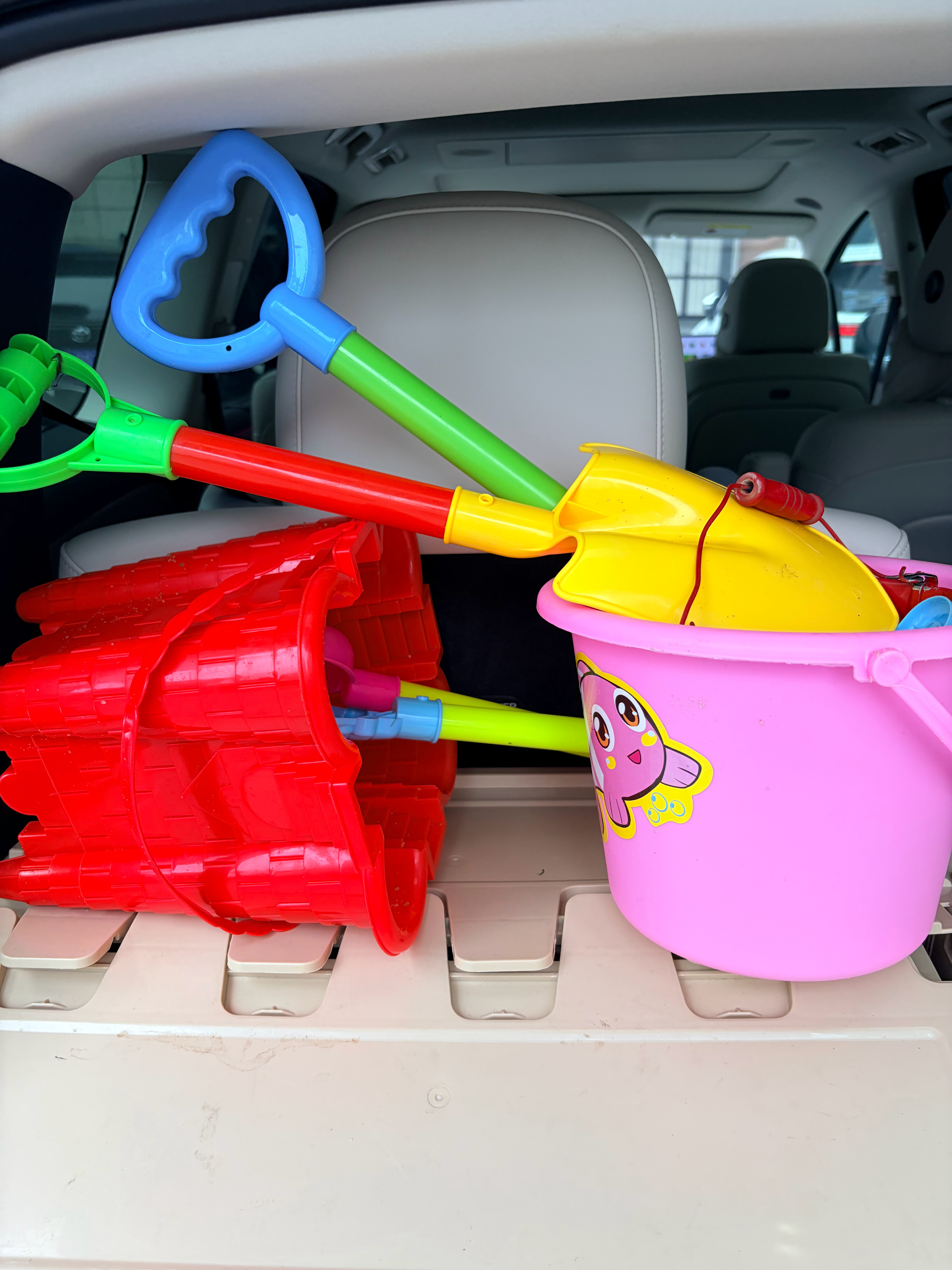 海边旅游买的一堆特产，我就说中国商业发达吧，这玩意儿在内陆哪里不能买到。北海