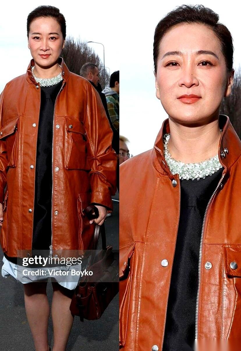 说真的，我有点不敢认现在的贾玲了。不是说不好看，恰恰相反，是那种牛逼到让人产生