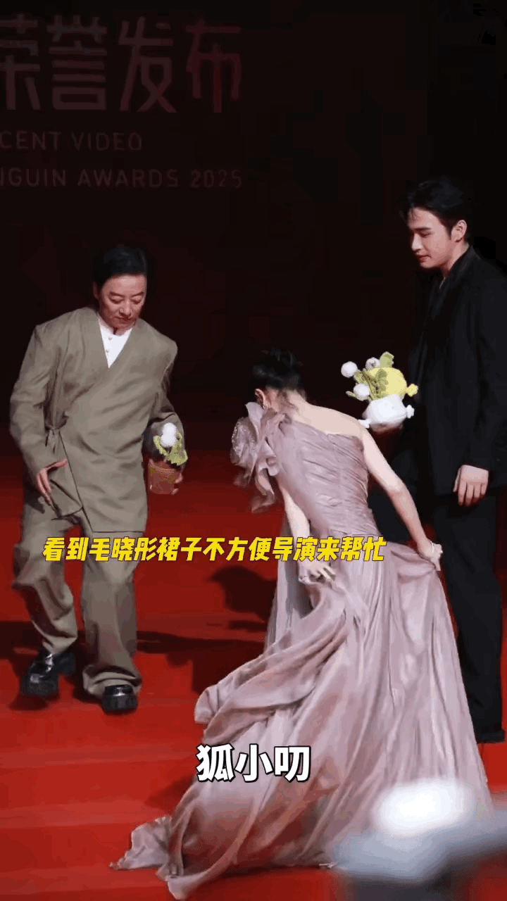 哈哈，真的要被笑死，这下大家都知道张彬彬是个钢铁直男了。毛晓彤穿着长裙走红毯