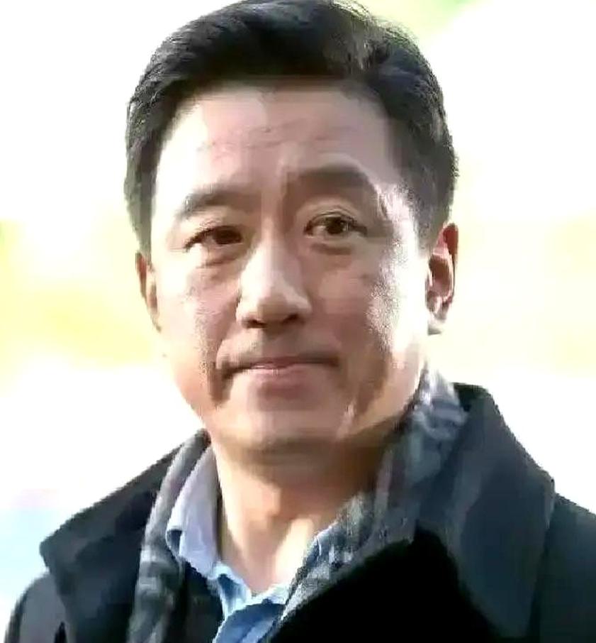 1997年，演员吴卫东在剧组拍到一半突然要求涨薪，拿停机要挟导演陈国军，结果半分