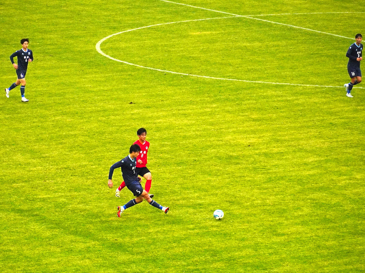 苏超决赛门票中签率低至1%1%的中签率里，藏着300万人的热血与期待。苏超不仅让