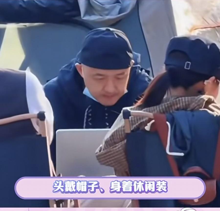 近日，包贝尔在出轨风波后现身北京怀柔与朋友度假，他面容憔悴总低着头，包文婧不在身