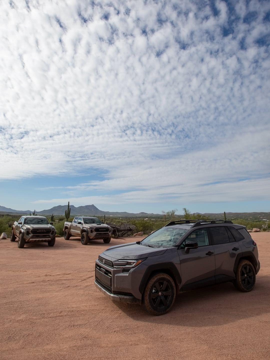 林地版RAV4由一汽丰田进行国产，搭载第五代2.0L/2.5L智能电混双擎混动