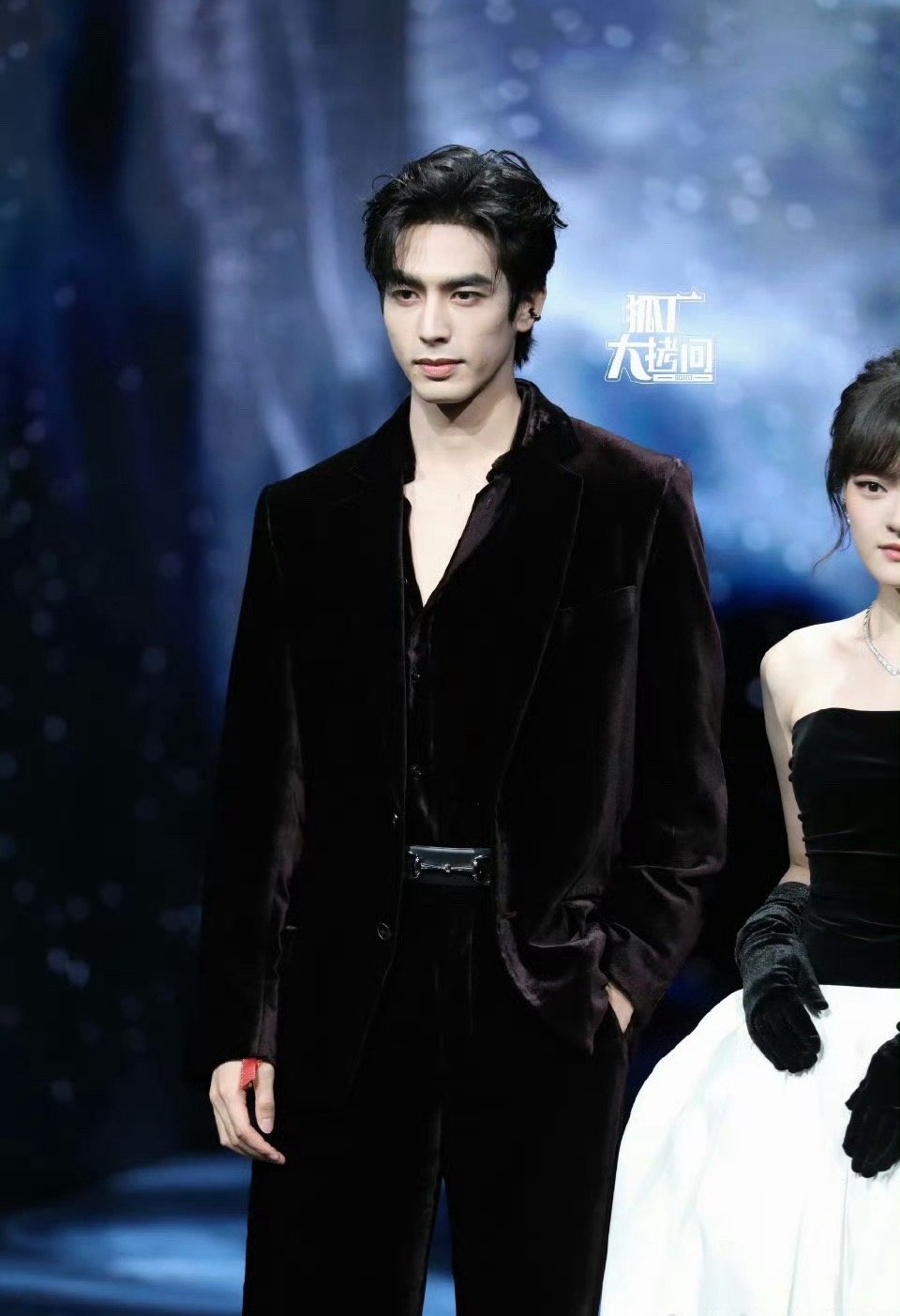 微博之夜第一波男明星生图，来看看状态：张凌赫、敖瑞鹏、宋威龙、丁禹兮、邓为、魏大