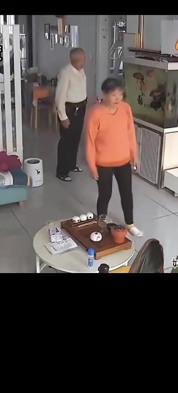 惊掉下巴！老两口看孙子三分钟被撵三次，这哪是亲情是“受气”！老两口满心欢喜去看孙