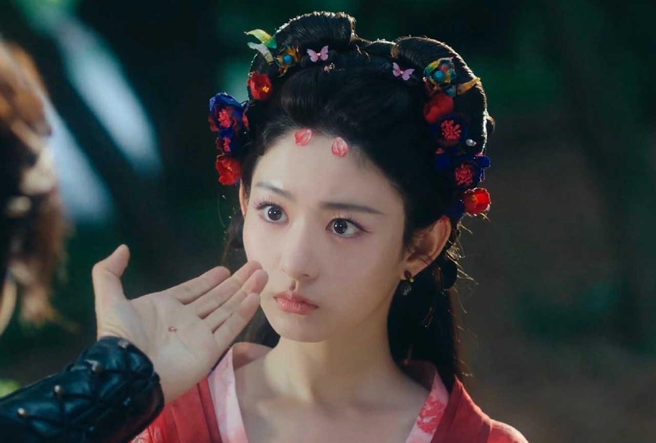 赵晴的颧骨问题，新剧居然一点都看不出了，上镜脸型很流畅，美商不错…赵晴好灵