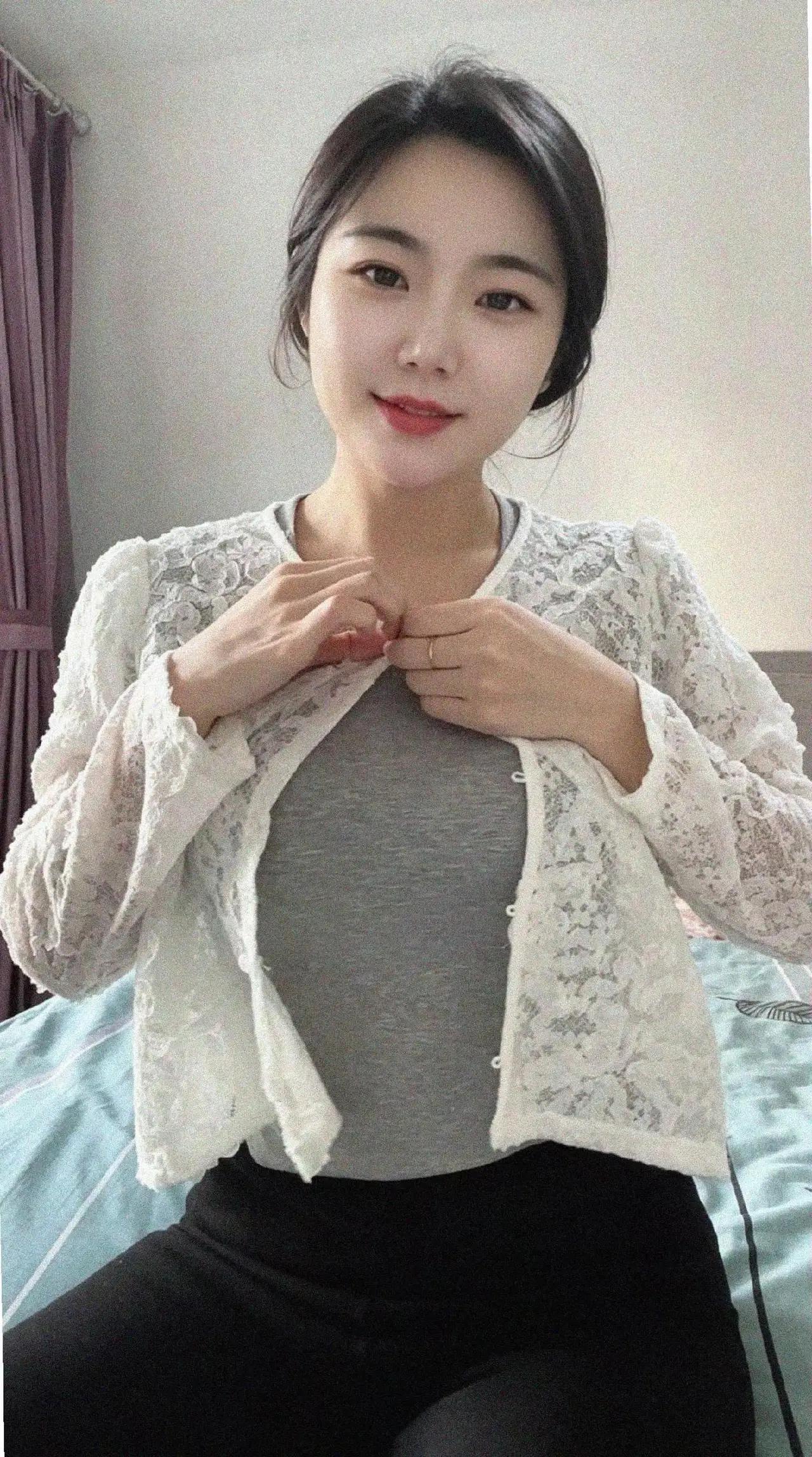 年轻的自己，现在也不老[呲牙笑][呲牙笑]