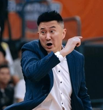 广东男篮遭遇约克三分绝杀赛后杜锋是不满判罚！CBA常规赛，广东男篮在加时赛是遭遇