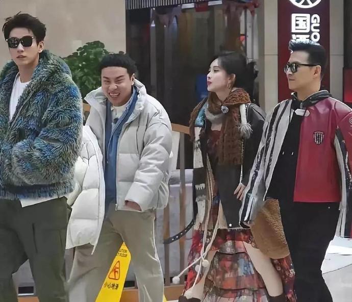 是我眼花了吗？汪峰卸妆后原来这么帅？53岁颜值不输小鲜肉！综艺的镜头，有时就像