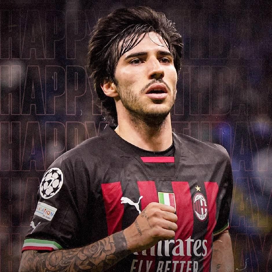 悲情英雄托纳利！今天凌晨意大利点球1比4不敌波黑，被淘汰了。在这场黯然神伤的点