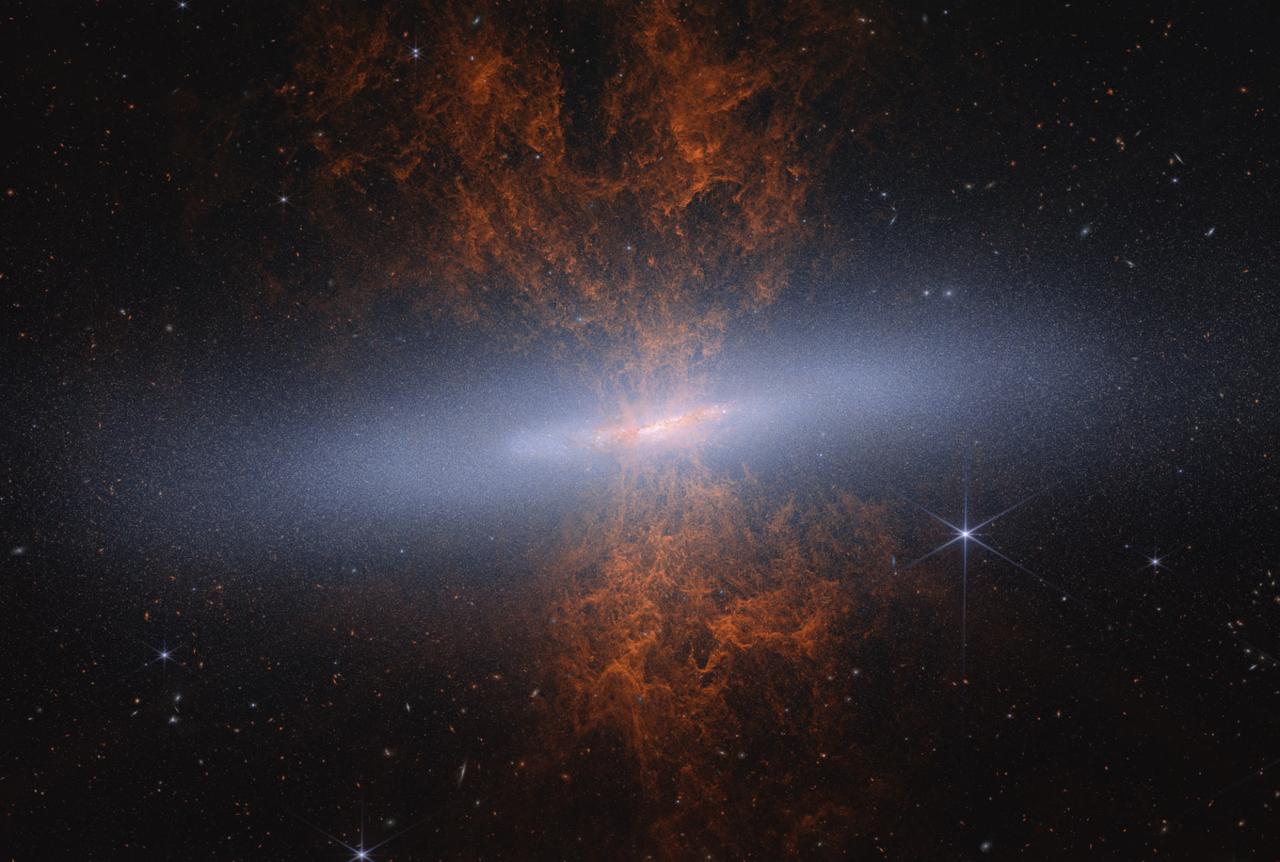 【韦伯观测雪茄星系！1650万颗恒星现身，银河系邻居正在疯狂造星】M82星系