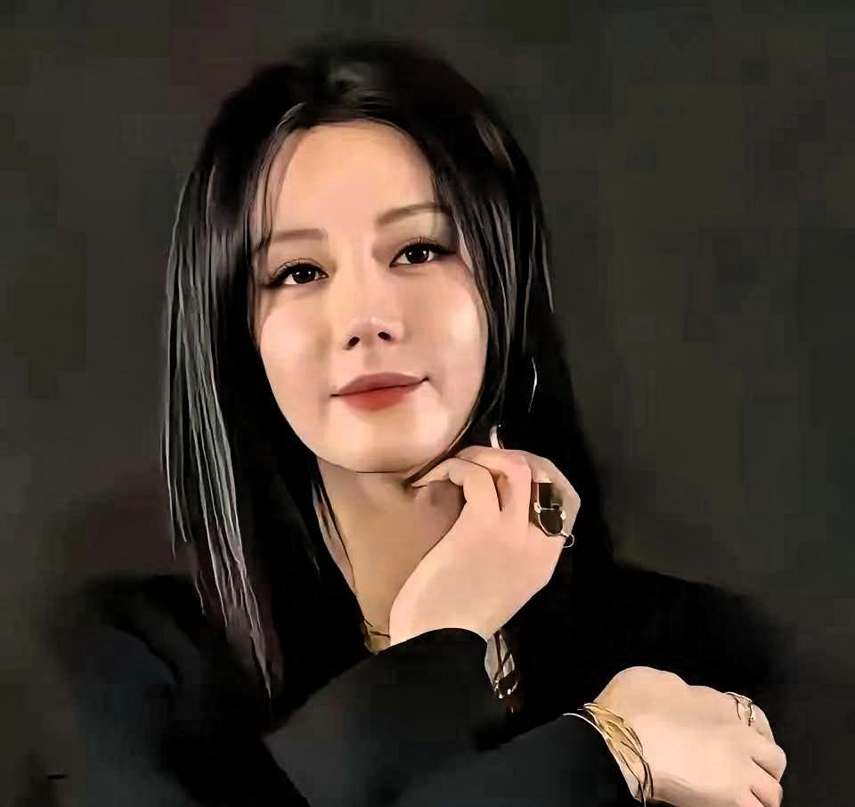 网上都说迪丽热巴医美了，我的健身教练叹了口气说，她这不是整容了，也不是垮脸了