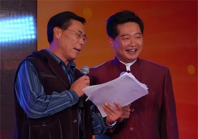 著名相声演员笑林葬礼现场，上百明星大咖聚集，董浩痛哭失声春寒未散，八宝山殡仪