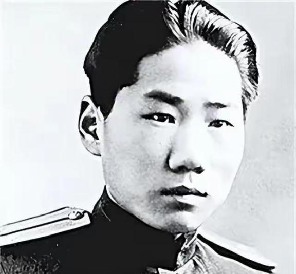 1990年，毛岸英去世40年后，她的妻子刘思齐突然向中央提出了两个疑问：第一，为