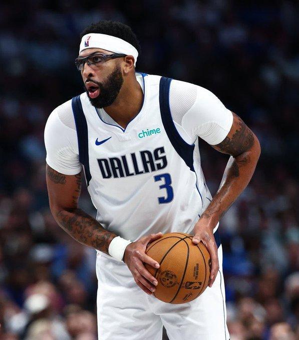 安东尼-戴维斯认为达拉斯独行侠队的现状虽然难堪，但仍然有很大的机会进入季后赛。