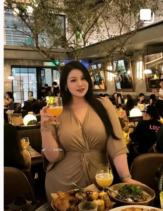 有人说，男人心仪的女人是那种身材火辣、长相出众的见到男人便风情万种的说话