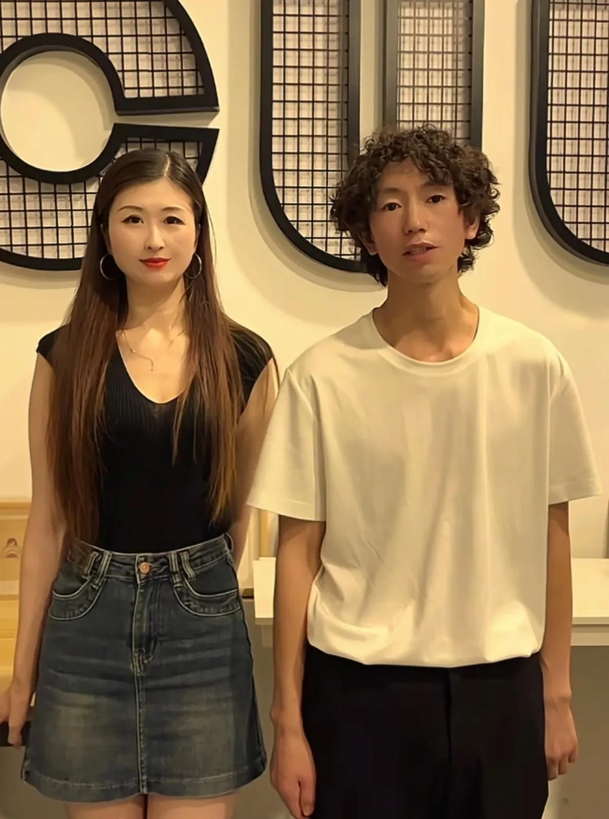 连庞麦郎也收徒弟了，姑娘长的还蛮好看！看到一个小姑娘非常崇拜庞麦郎，喜欢他的音乐