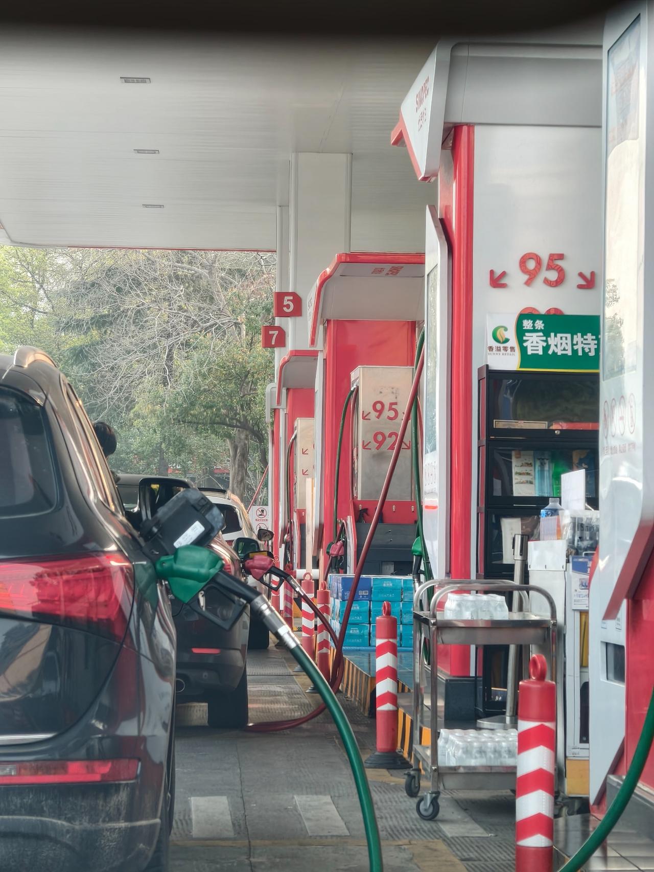 好消息！今晚24时油价大跳水，车主们终于等到福利啦！4月21日24时汽柴油每吨下