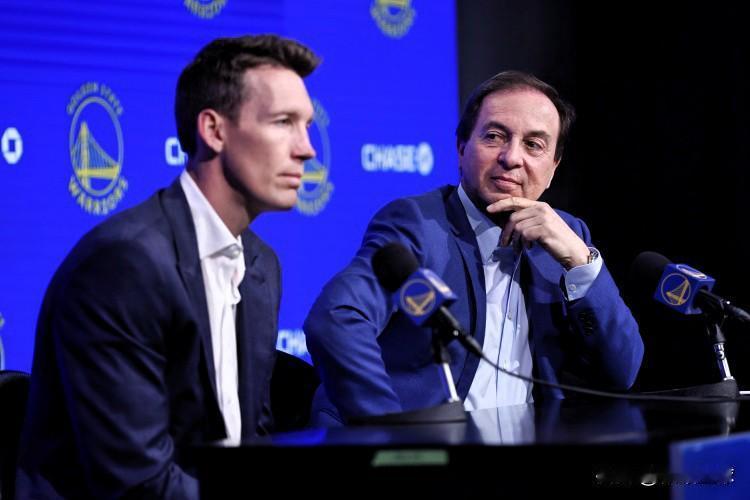 勇士总经理邓利维还没睡醒吧！这几天勇士仿佛从NBA消失了，一点动静都没有，除