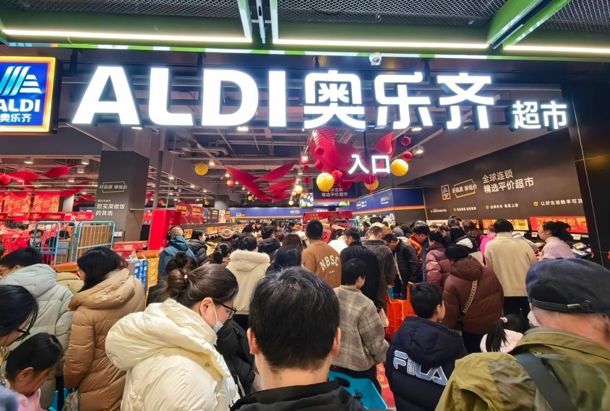 别再发朋友圈晒你的奥乐齐纸袋了，真的，真相令人作呕！在德国这只是最底层的廉价超市