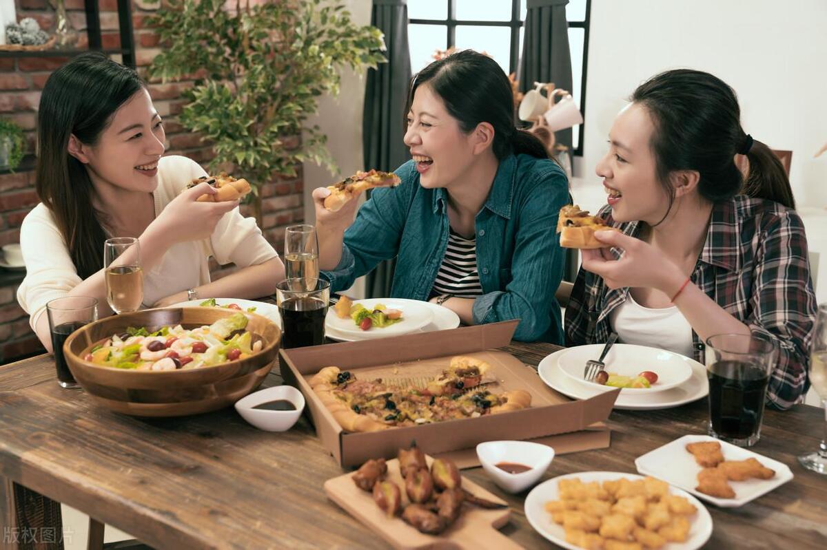 我老家一个姐姐，46岁的时候，她家独生女儿都上大学了，她老公忽然带回来一个私生儿