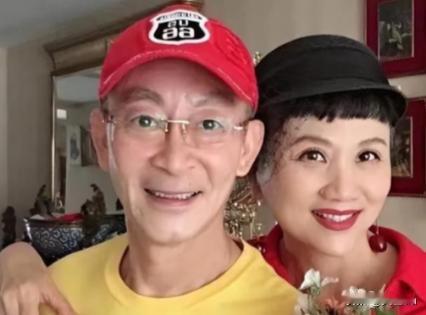 1995年，六小龄童的妻子因生不出儿子，主动提离婚。没想到丈夫3句话就让她瞬间泪