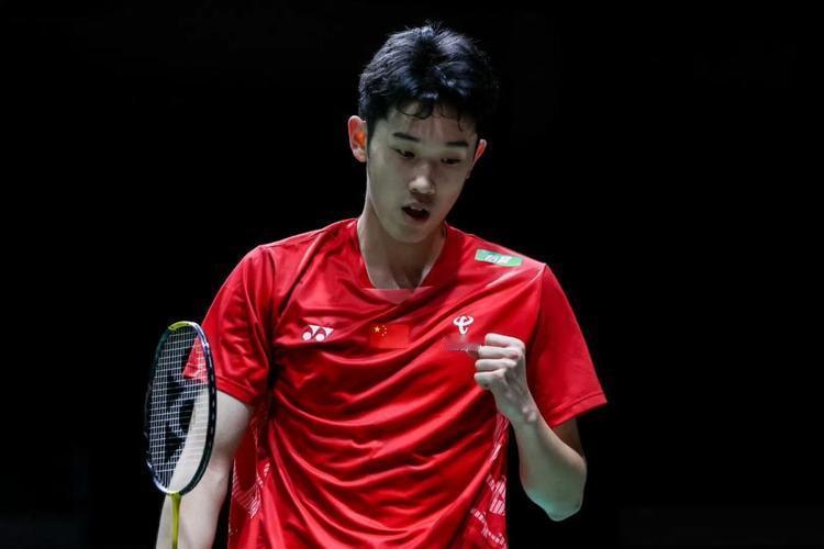 刚刚结束了一场泰国羽毛球大师赛男单1/16决赛的比拼，男单世界排名第61位的囯羽