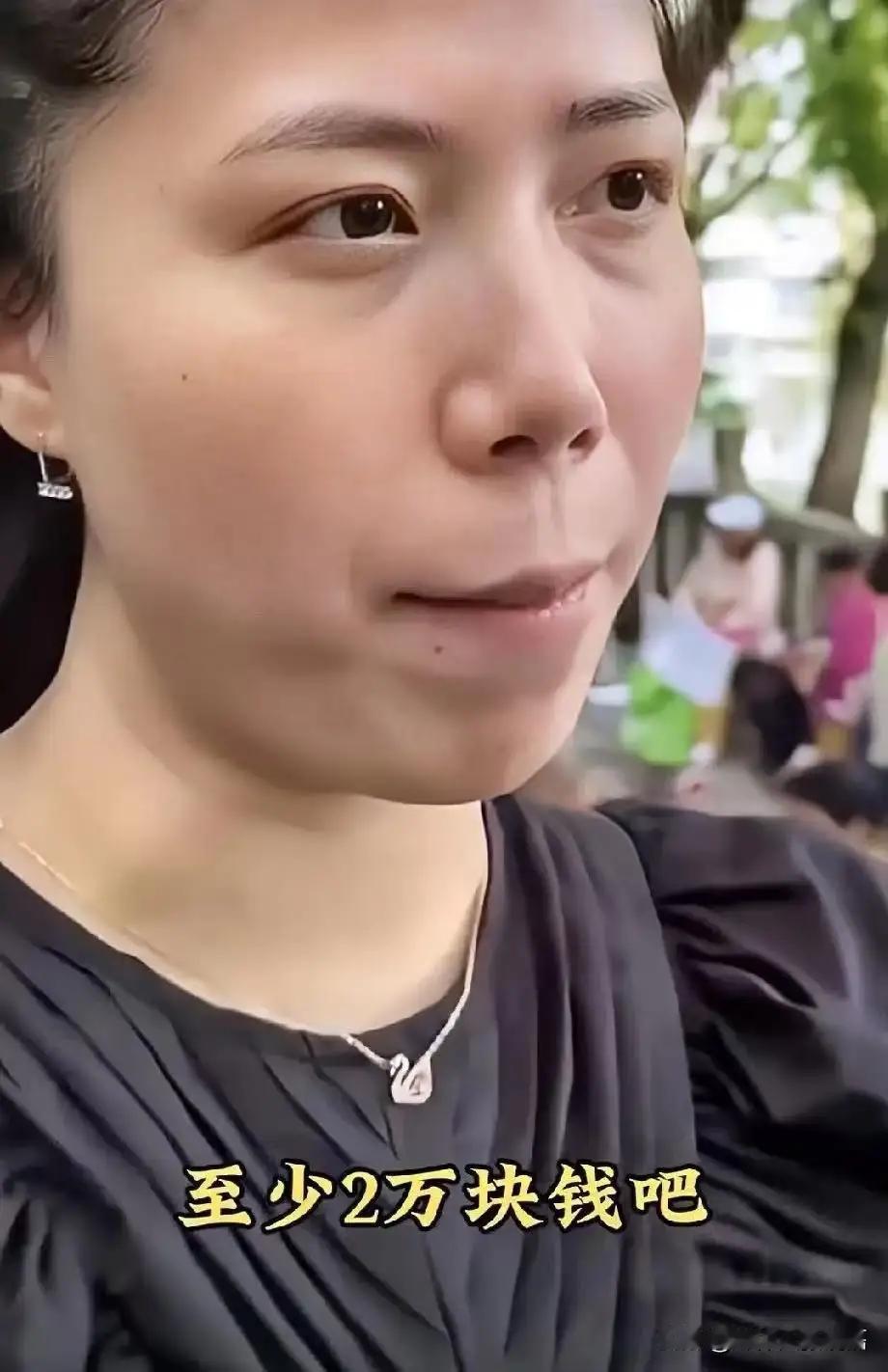 33岁女子，月薪3800元，找对象的条件却是月薪2万元以上！女孩在相亲角找对象，